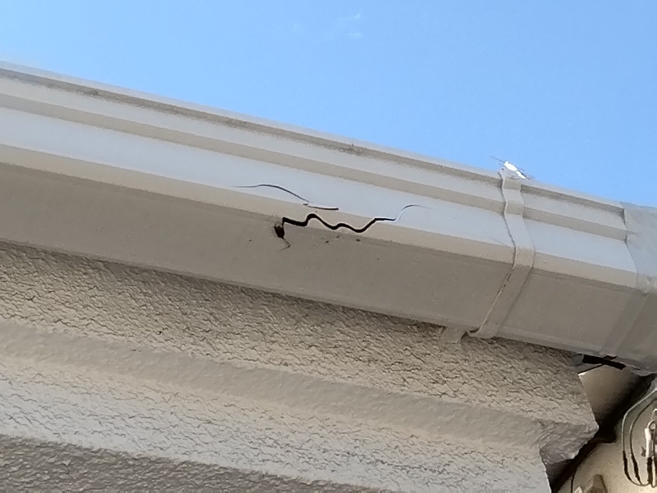 角樋(角どい)　ヒビ